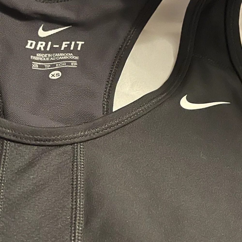 Nike - Picture 4 of 5
